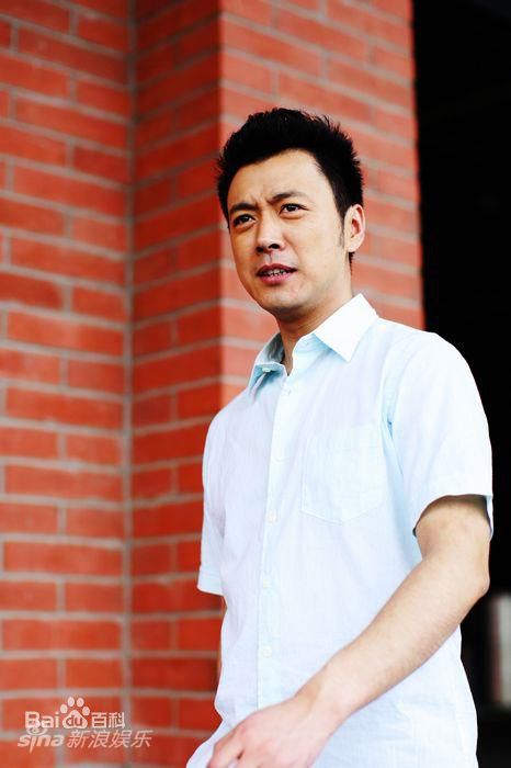 最新曹炳琨(Cao Bingkun)在《青春期撞上更年期》中的壁纸