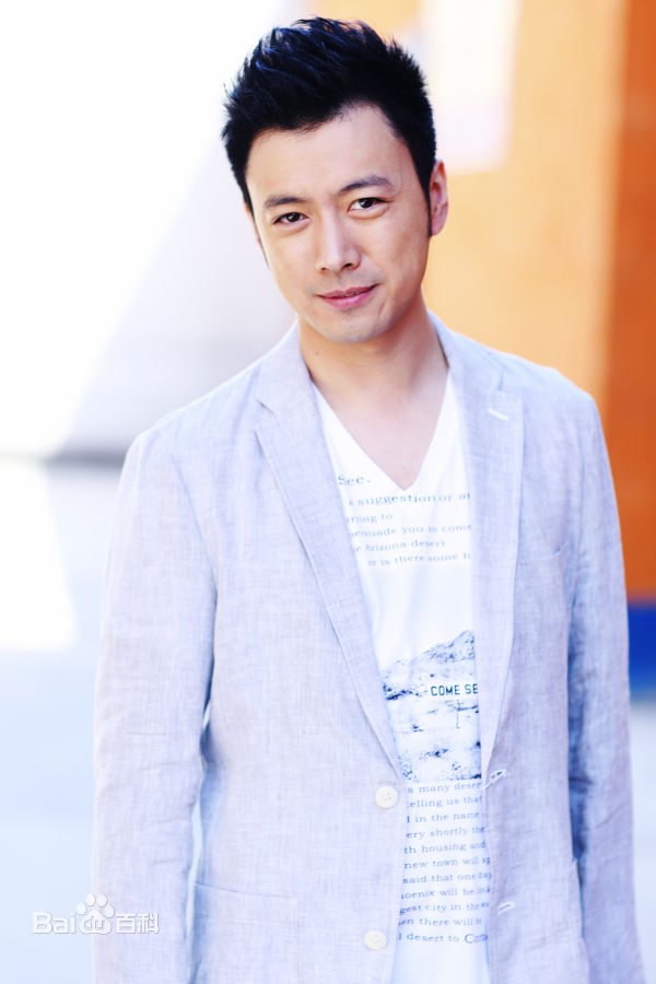 最新曹炳琨(Cao Bingkun)在《青春期撞上更年期》中的壁纸