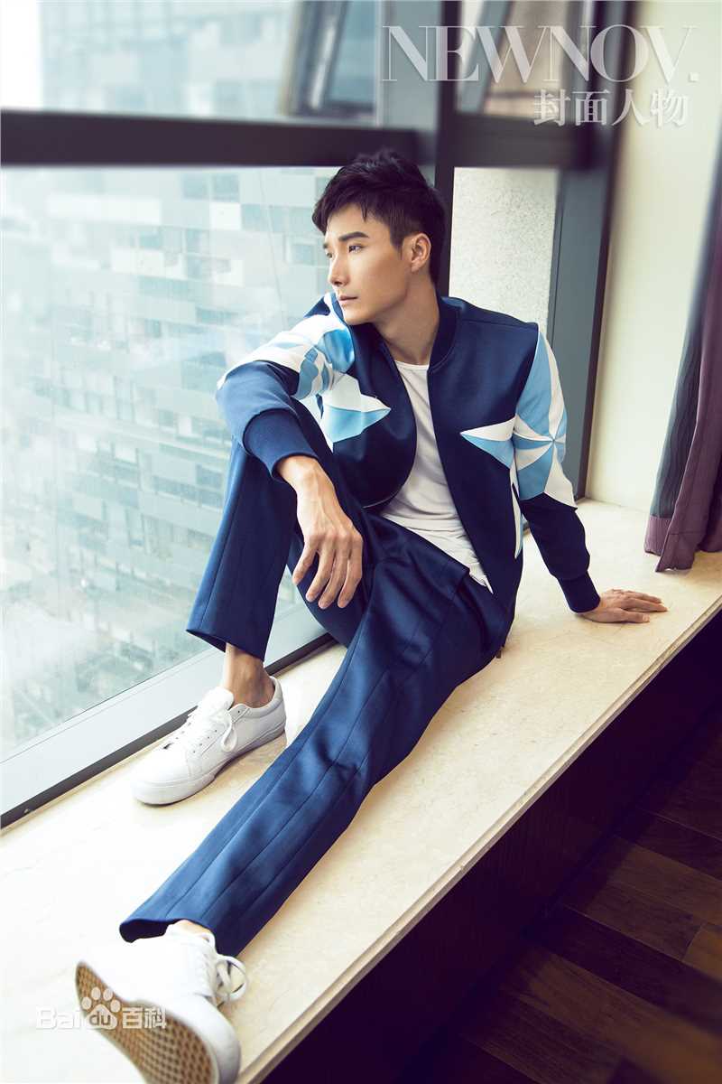 高清李泰(Lee Tae)在《NEWNOV》拍摄中的图集