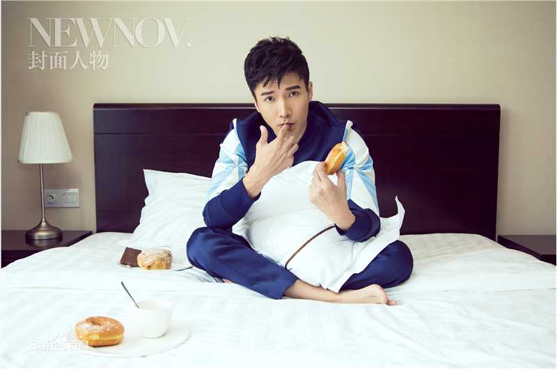 高清李泰(Lee Tae)在《NEWNOV》拍摄中的图集