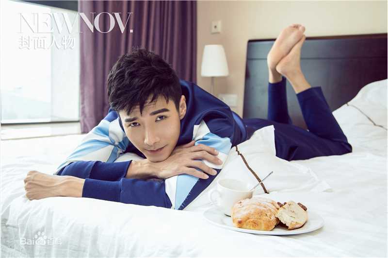 高清李泰(Lee Tae)在《NEWNOV》拍摄中的图集