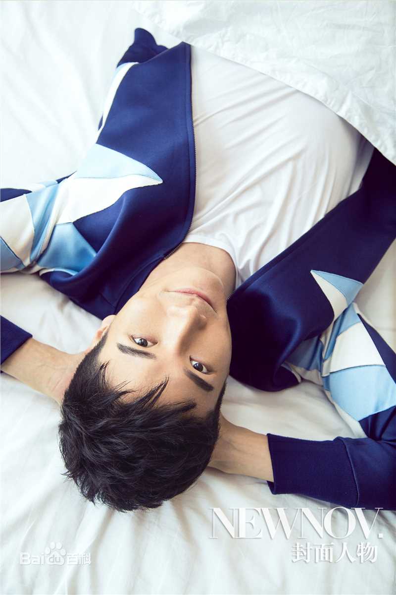 高清李泰(Lee Tae)在《NEWNOV》拍摄中的图集