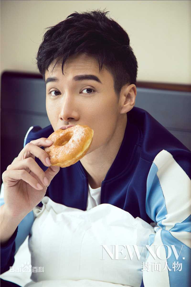 高清李泰(Lee Tae)在《NEWNOV》拍摄中的图集