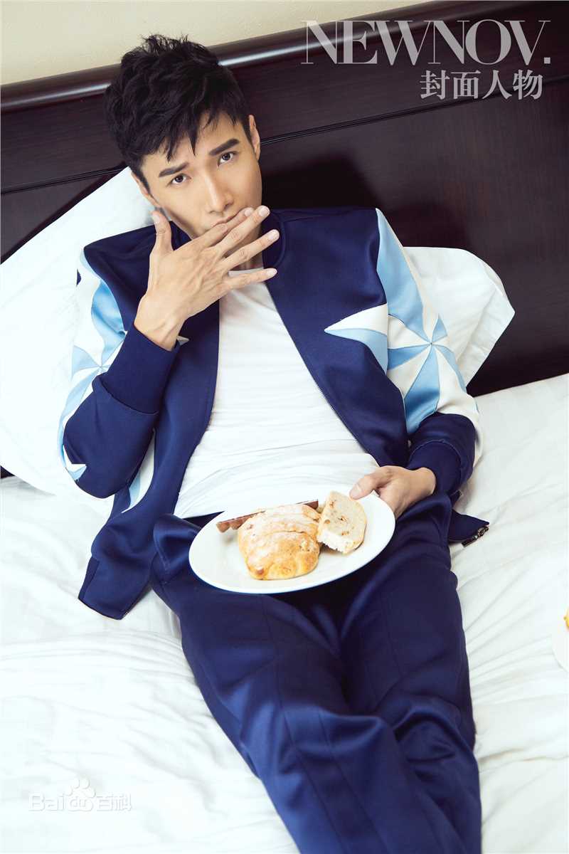 高清李泰(Lee Tae)在《NEWNOV》拍摄中的图集