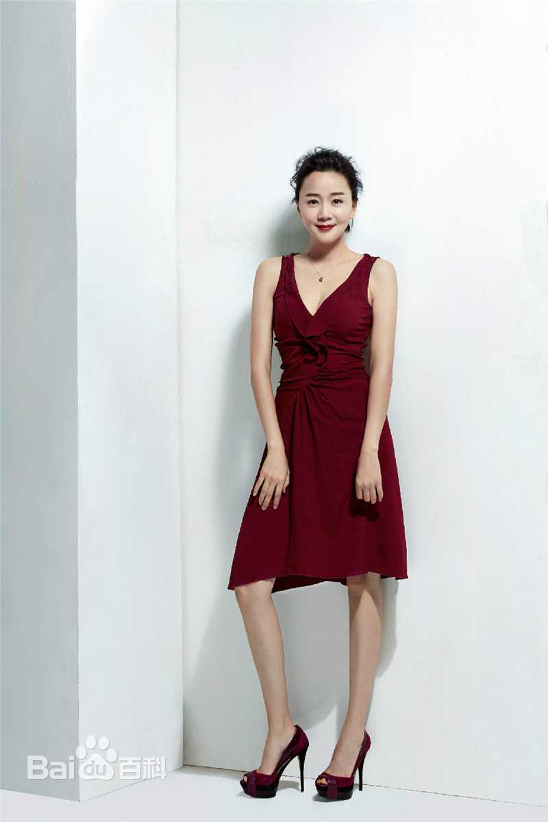 王一楠(Wang Yinan)演绎美艳御姐前后照片