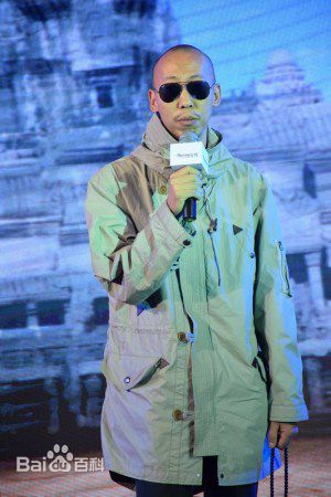 曹盾出席活动性感图片图集