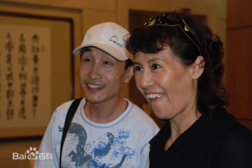 巩汉林和金珠性感图片图集