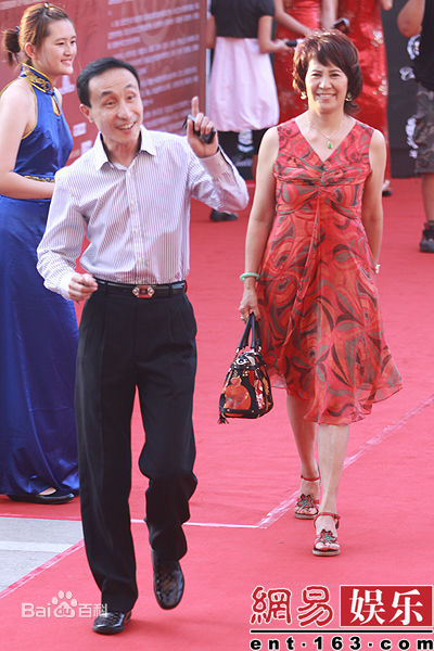 巩汉林和金珠性感图片图集