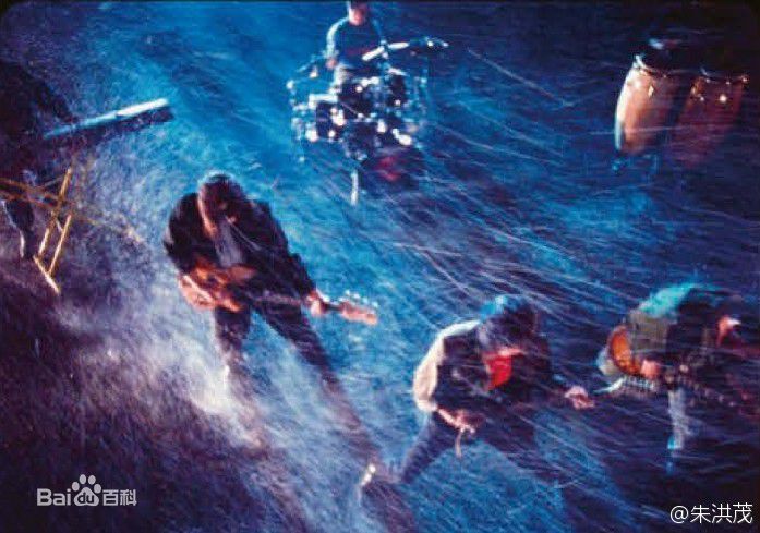 崔健( （朝鲜语）)在《快让我在雪地上撒点野》音乐录像（1991）中的