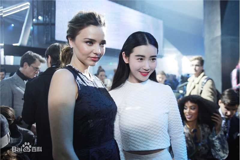 张辛苑辛苑巴黎时装周生活照