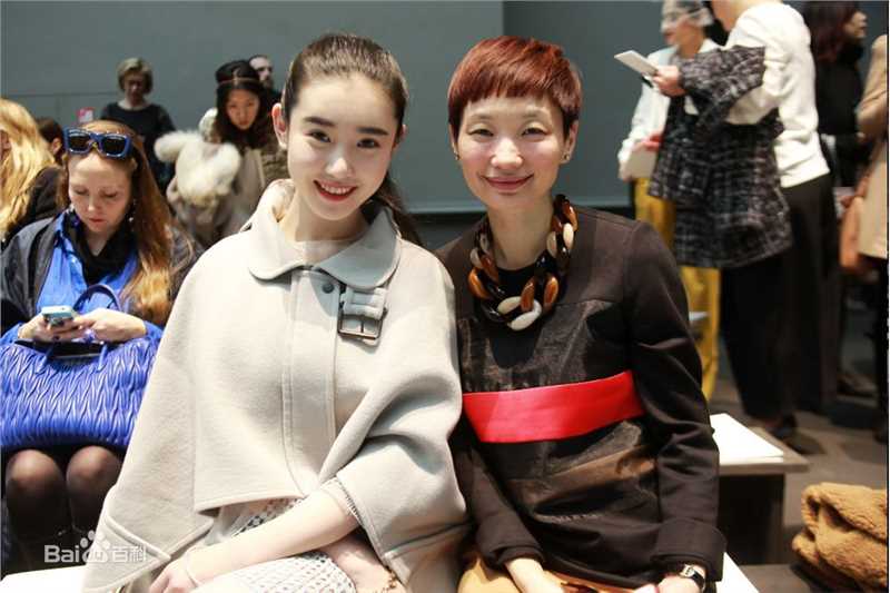 张辛苑辛苑巴黎时装周生活照