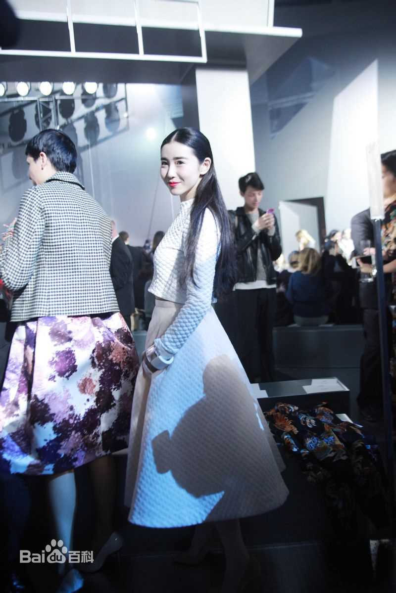 张辛苑辛苑巴黎时装周生活照