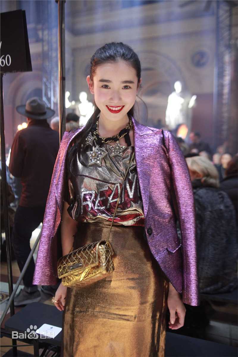 张辛苑辛苑巴黎时装周生活照