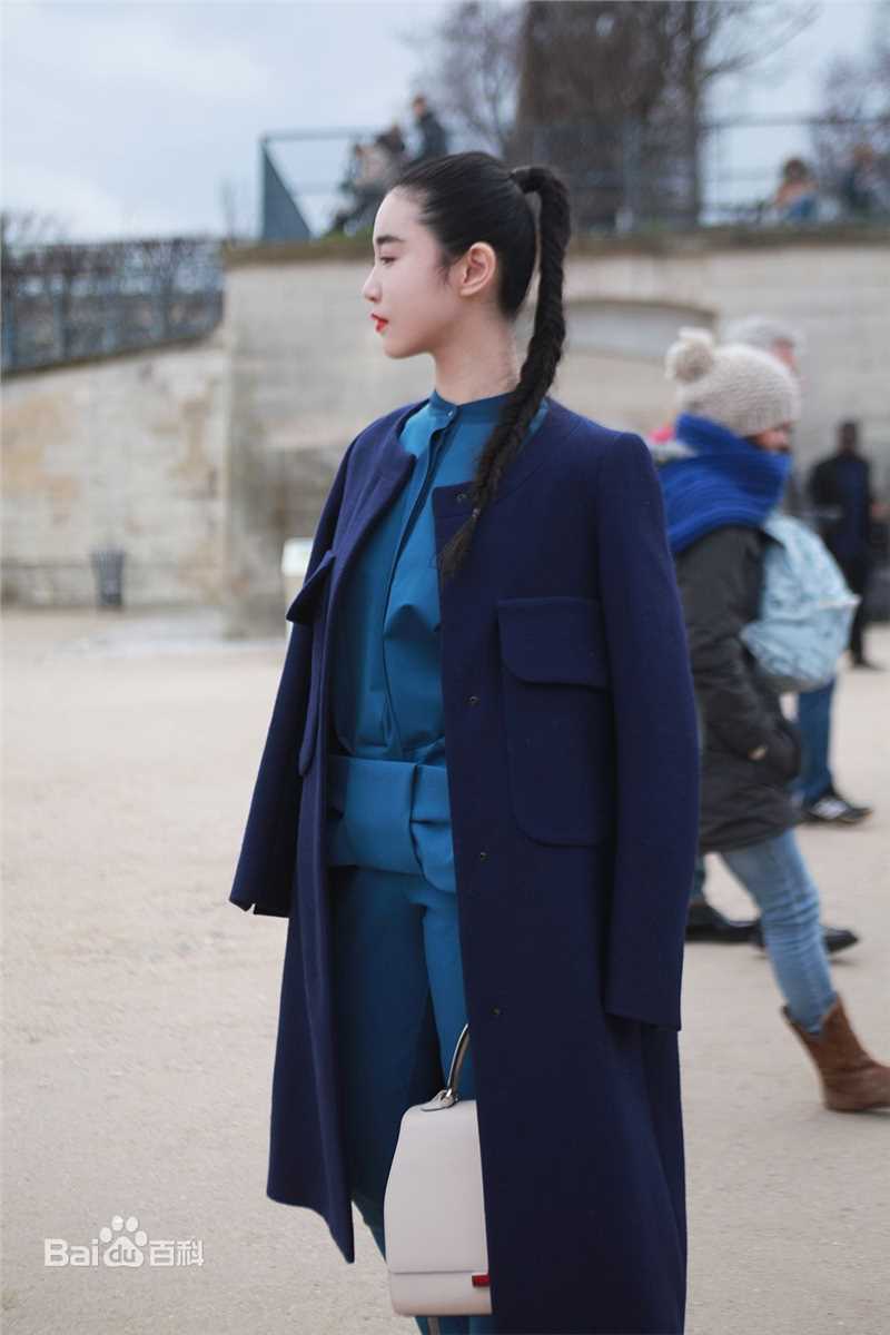 张辛苑辛苑巴黎时装周生活照