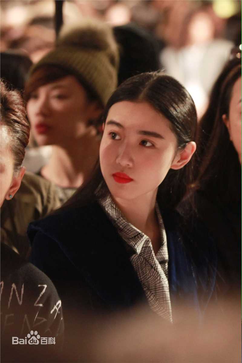 张辛苑辛苑巴黎时装周生活照