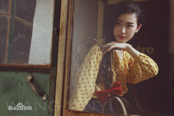 最新张辛苑壁纸