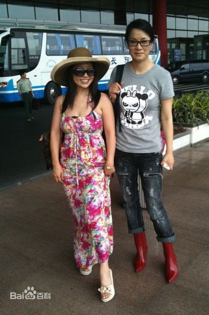 毛阿敏舞台下的生活照