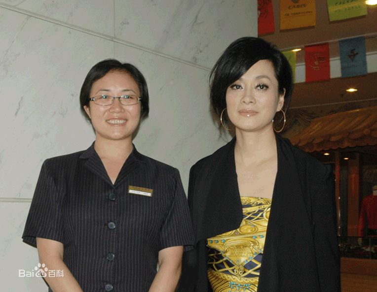 毛阿敏舞台下的生活照