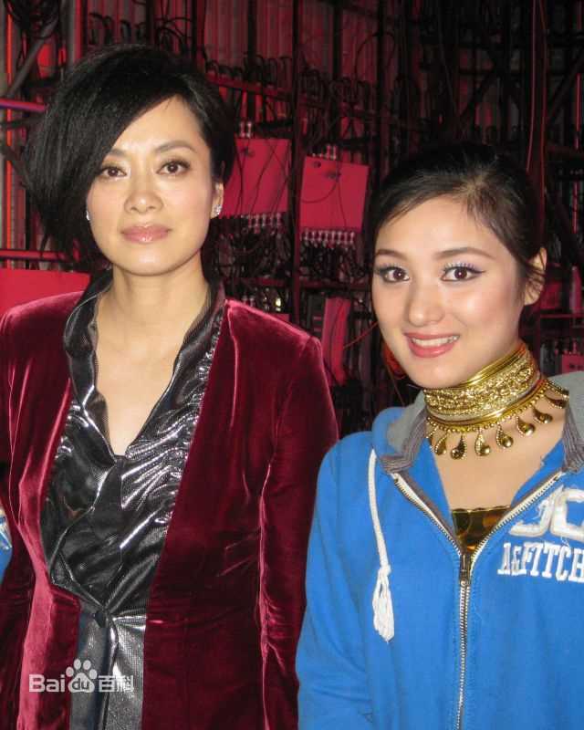 毛阿敏舞台下的生活照