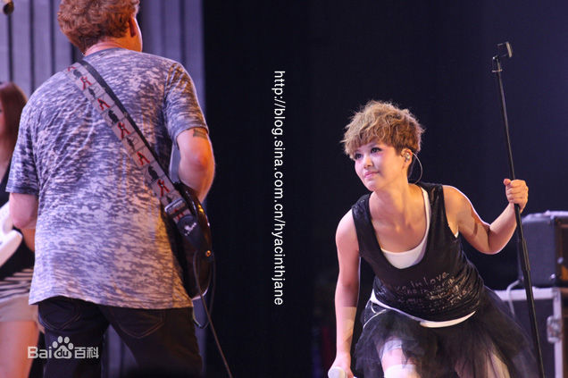 谭维维(Sitar tan)20100817世博音乐会性感图片图集