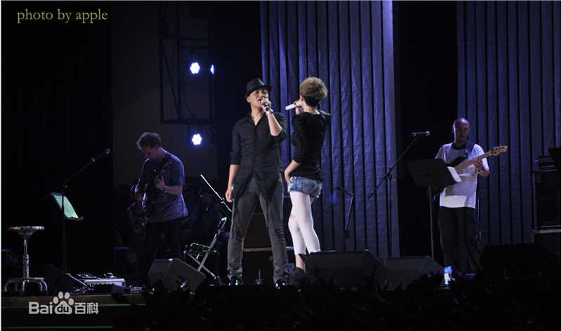 谭维维(Sitar tan)20100817世博音乐会性感图片图集