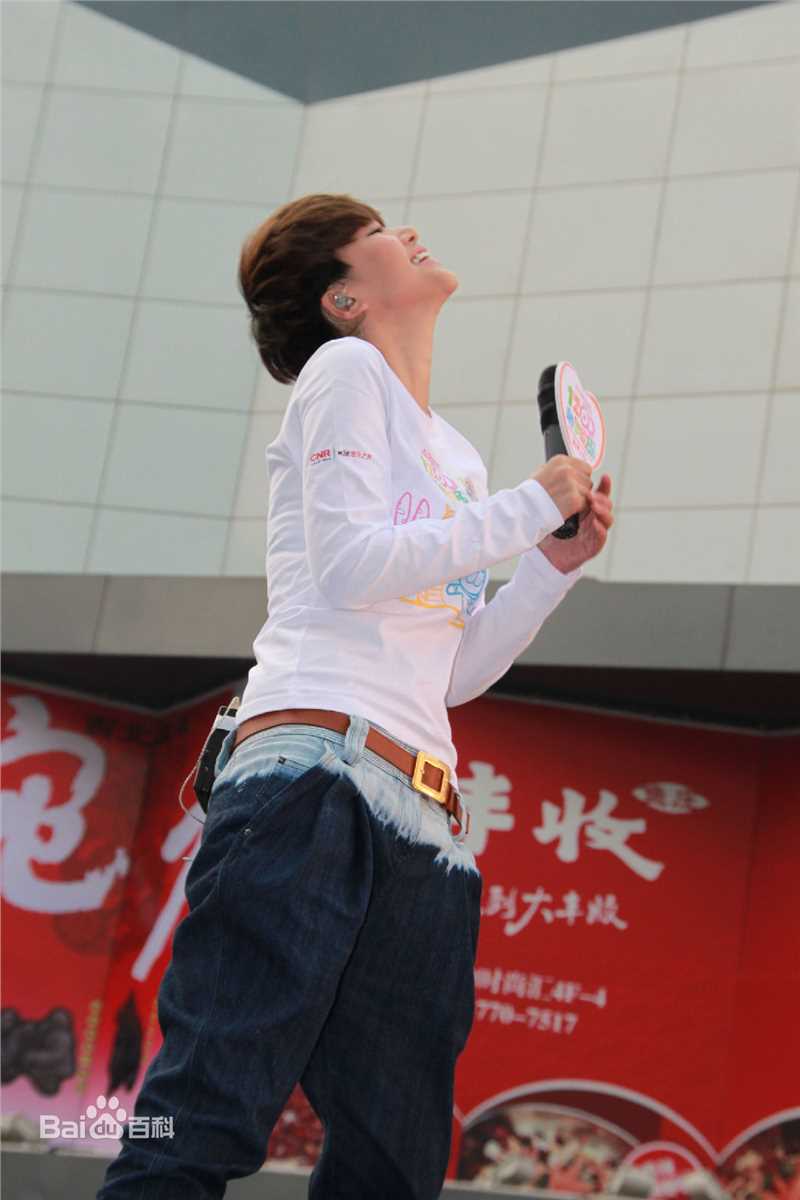 谭维维(Sitar tan)我要上学助学行动性感图片图集