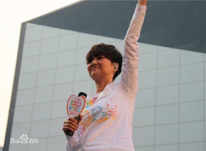 谭维维(Sitar tan)我要上学助学行动性感图片图集