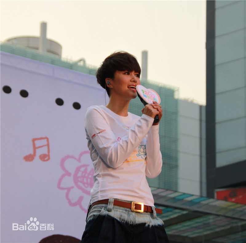 谭维维(Sitar tan)我要上学助学行动性感图片图集