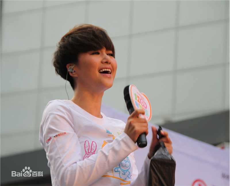 谭维维(Sitar tan)我要上学助学行动性感图片图集