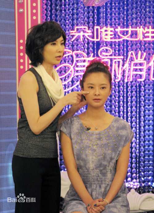 周诗璇活动照图片图册