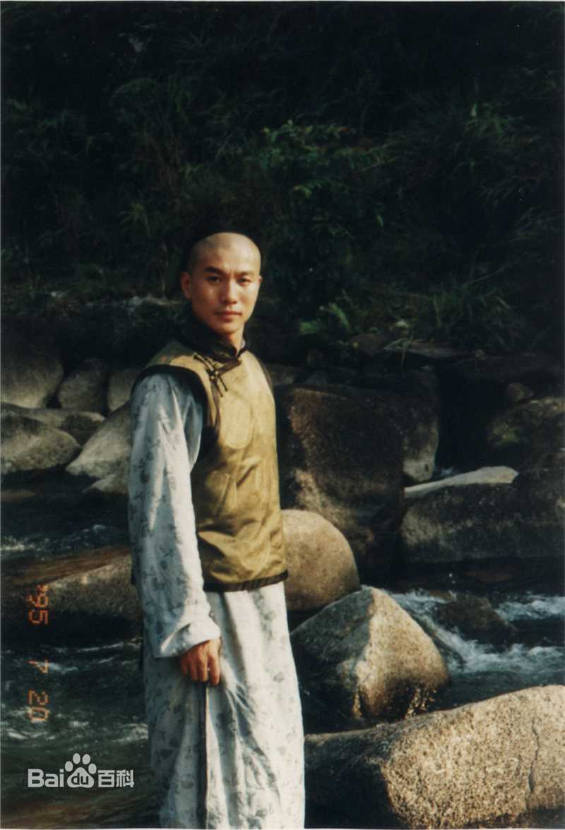 刘冠军名人物造型前后照片