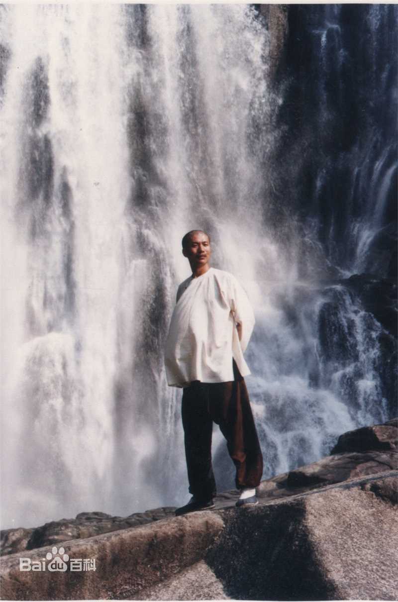 刘冠军名人物造型前后照片