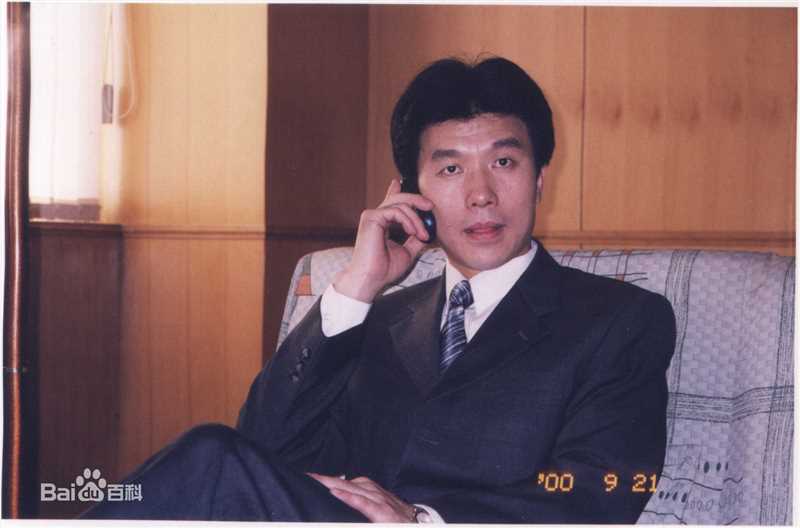 刘冠军名人物造型前后照片