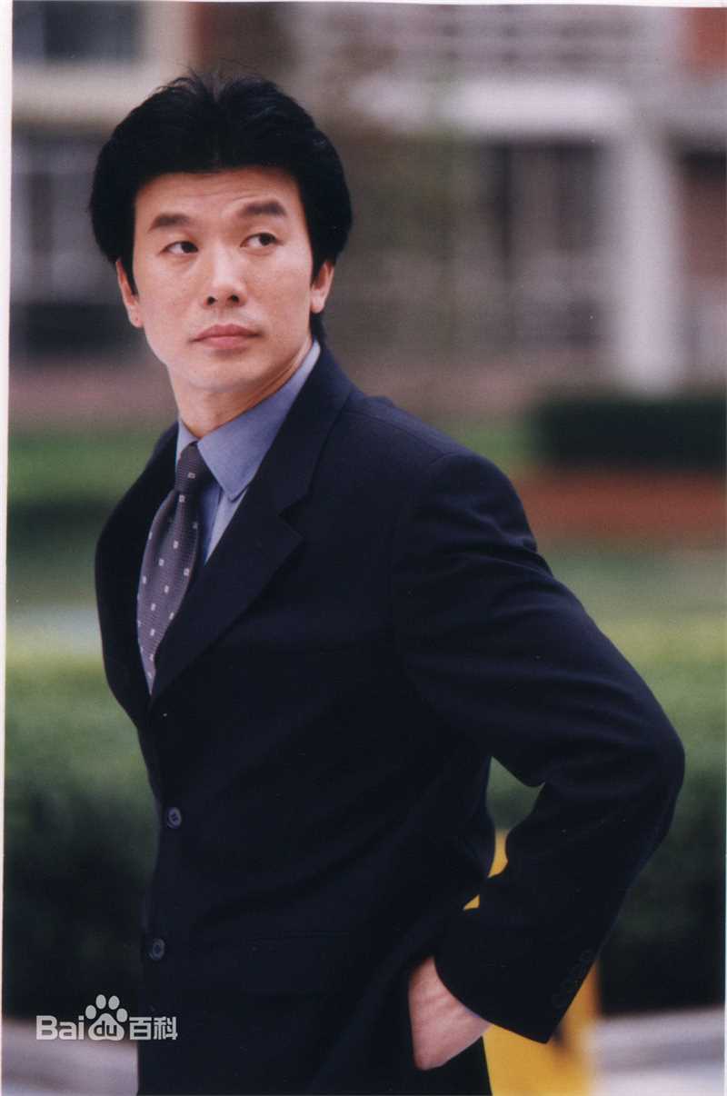 刘冠军名人物造型前后照片