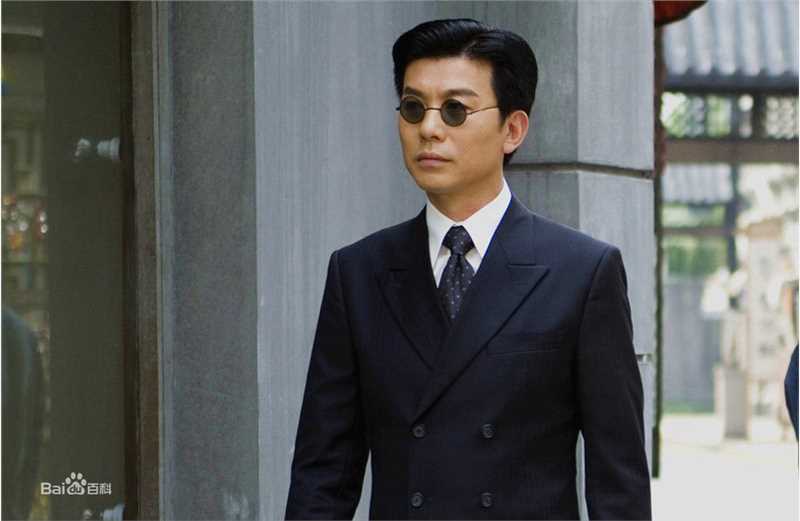 刘冠军名人物造型前后照片