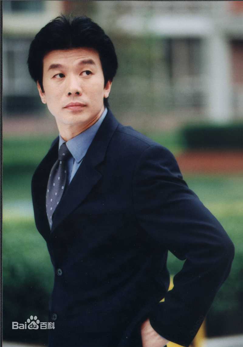 刘冠军名人物造型前后照片