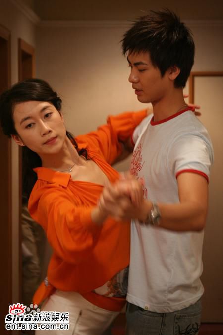 精选温峥嵘(WenZhengRong)在2007年《别和陌生人跳舞》饰演于萍萍中的图册