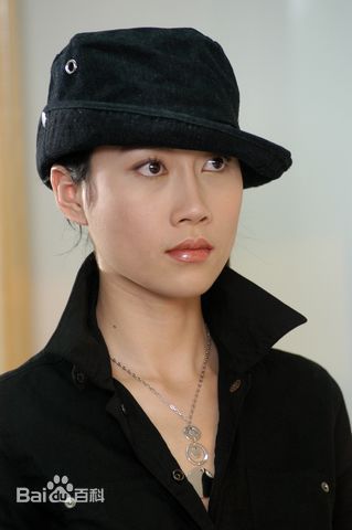 温峥嵘(WenZhengRong)在2004年《错爱一生》饰演顾忆罗中的