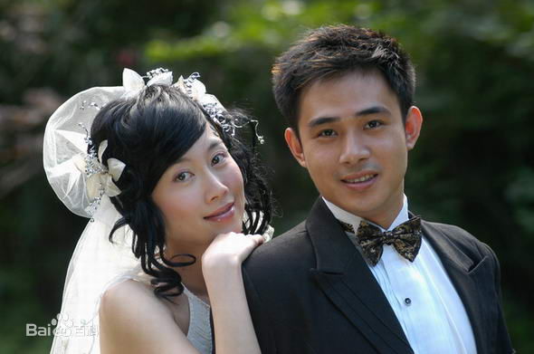 温峥嵘(WenZhengRong)在2004年《错爱一生》饰演顾忆罗中的