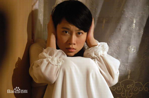 温峥嵘(WenZhengRong)在2004年《错爱一生》饰演顾忆罗中的