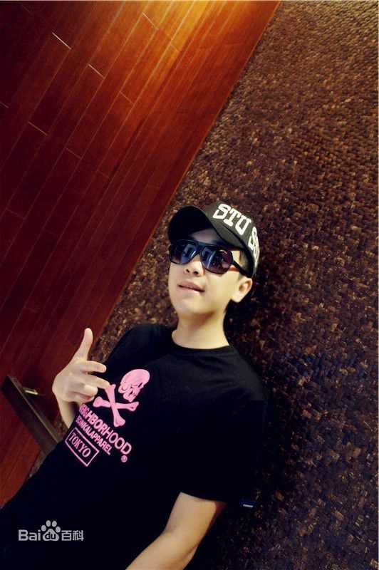 肖飞生活照壁纸壁纸