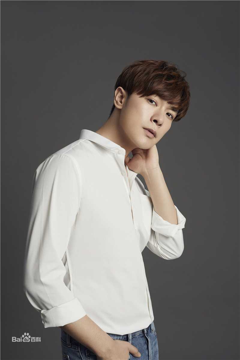 万思维 白衬衣性感图片图集