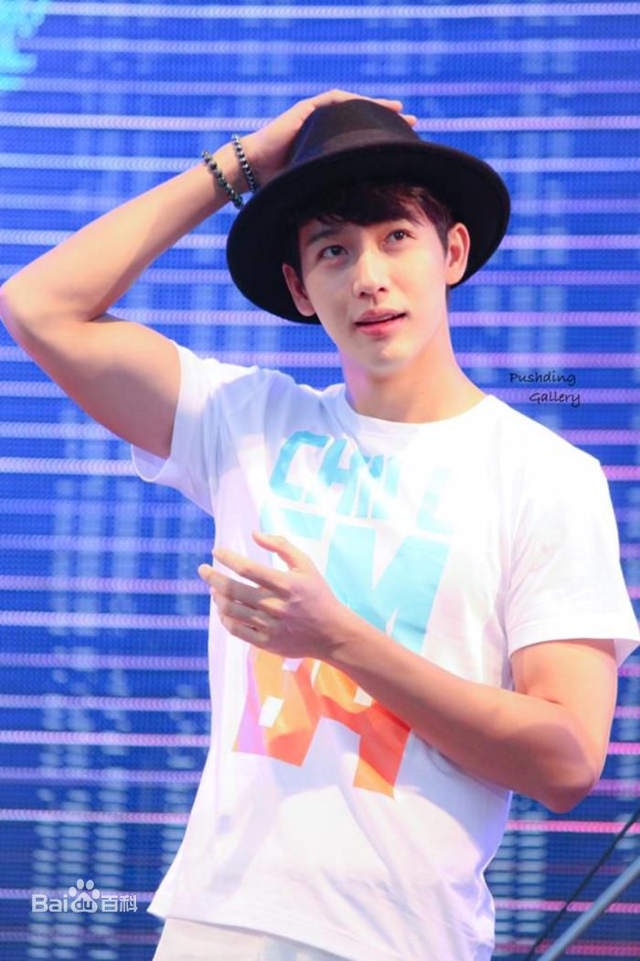 最优质普提查·克瑟辛(Puttichai Kasetsin、 )生活照