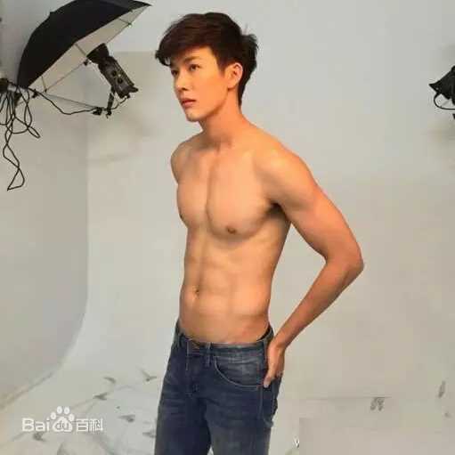 最优质普提查·克瑟辛(Puttichai Kasetsin、 )生活照