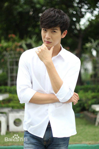 最优质普提查·克瑟辛(Puttichai Kasetsin、 )生活照