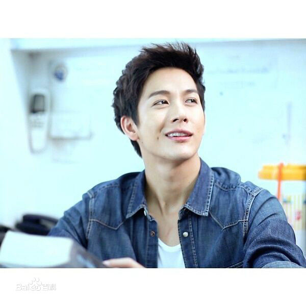 最优质普提查·克瑟辛(Puttichai Kasetsin、 )生活照