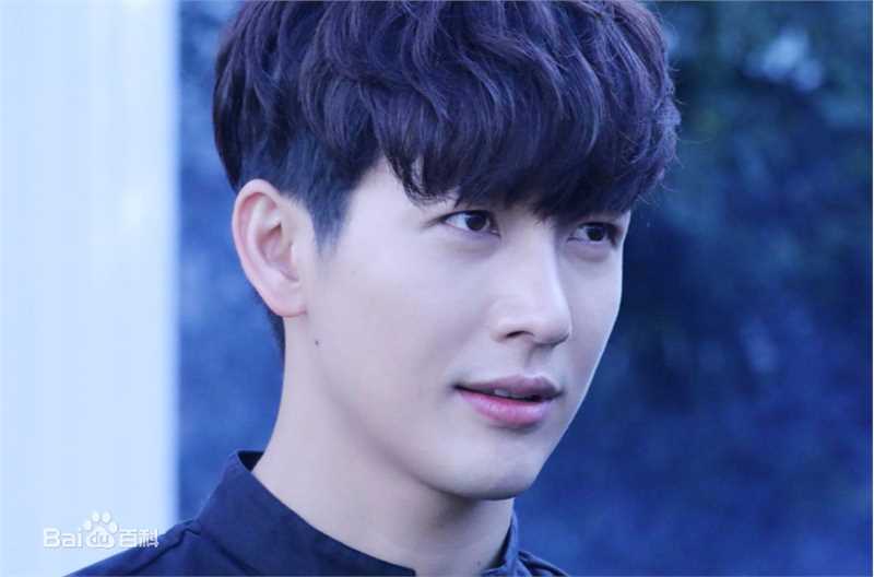 最优质普提查·克瑟辛(Puttichai Kasetsin、 )生活照