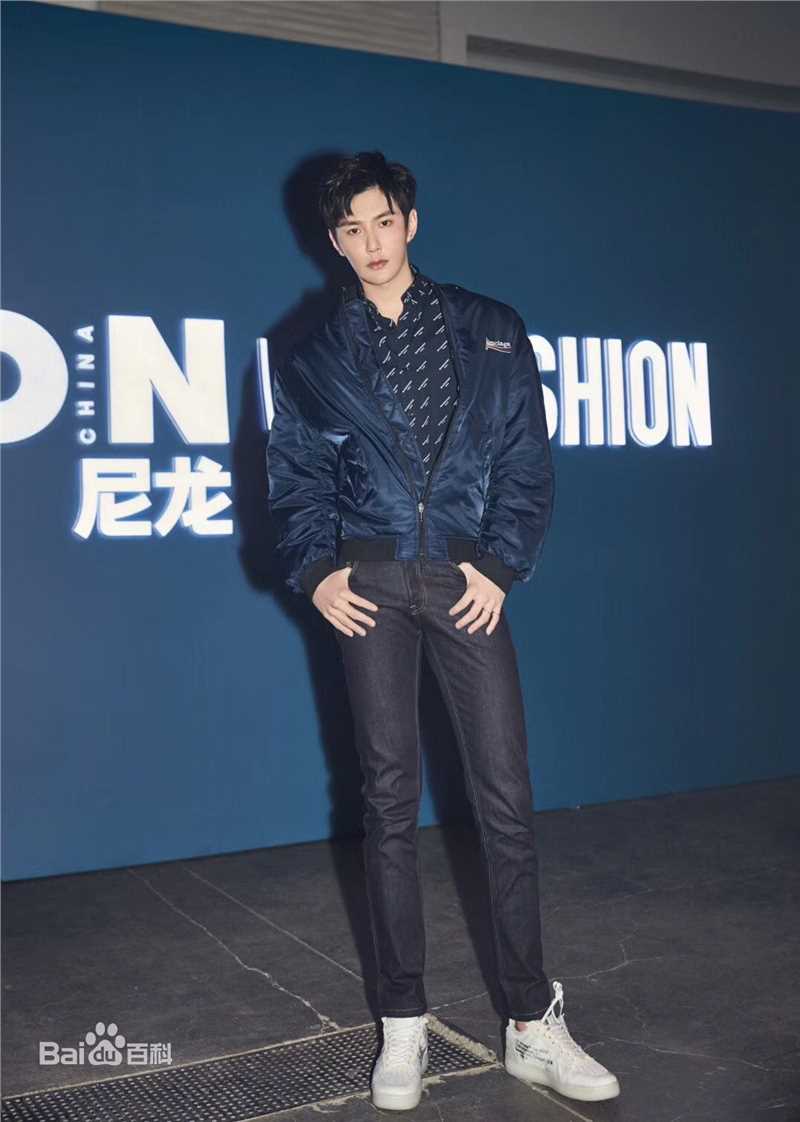 彦希(Saixixi)NYLON壁纸壁纸