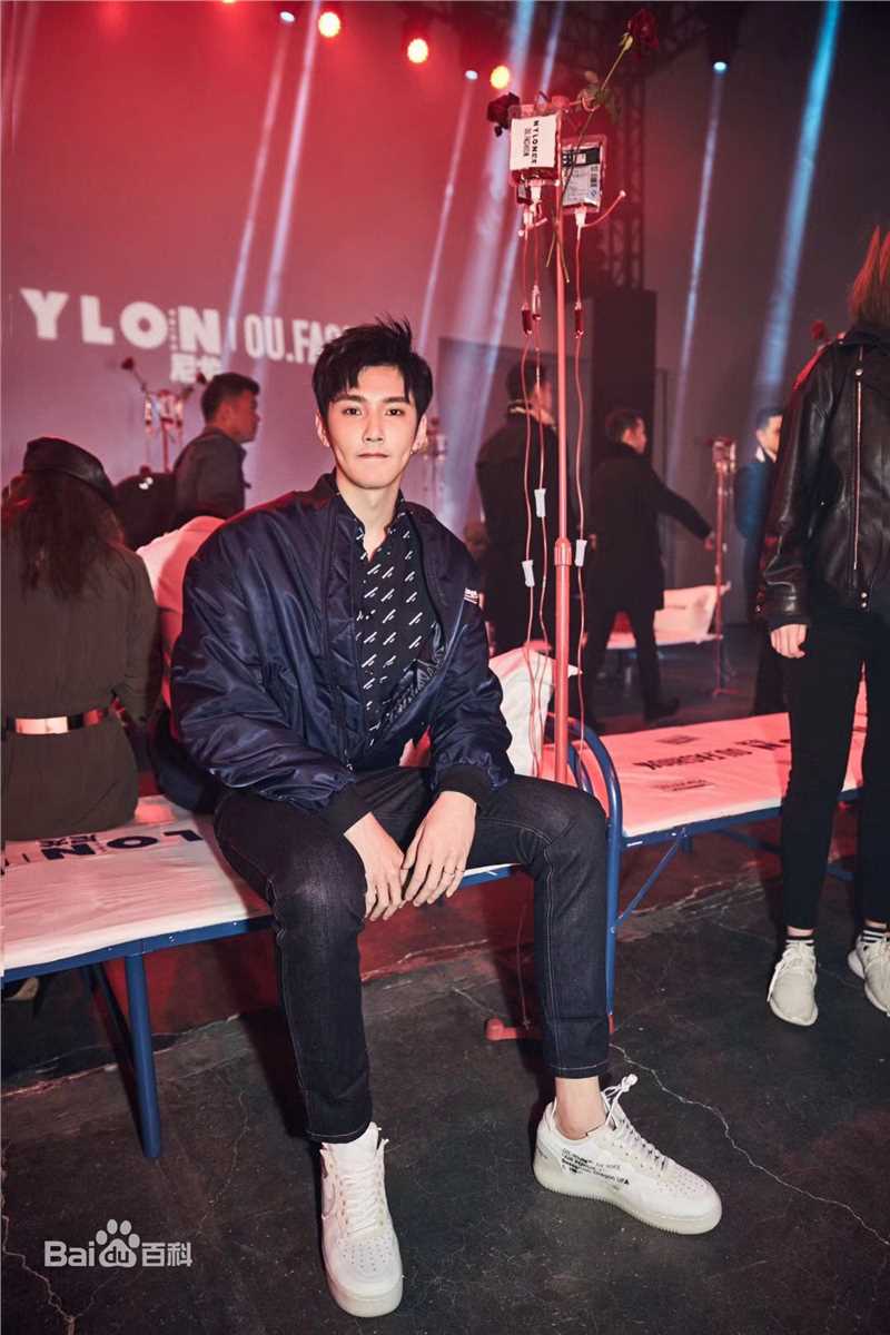 彦希(Saixixi)NYLON壁纸壁纸