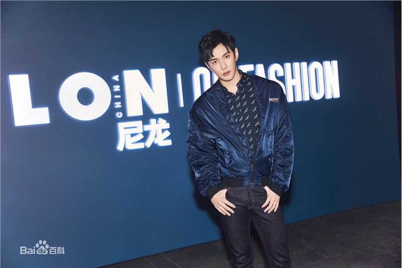 彦希(Saixixi)NYLON壁纸壁纸